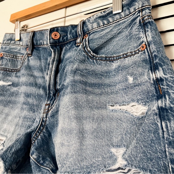 American Eagle | ‘90s Boyfriend Short Distressed - Picture 2 of 8